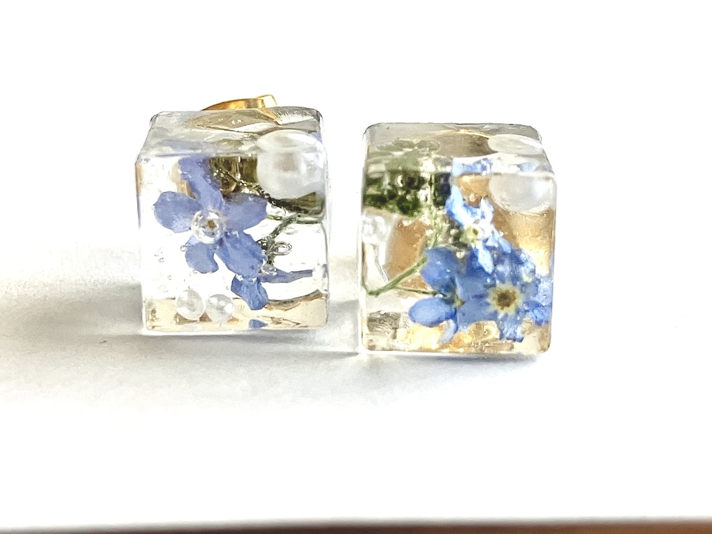 勿忘草のピアス