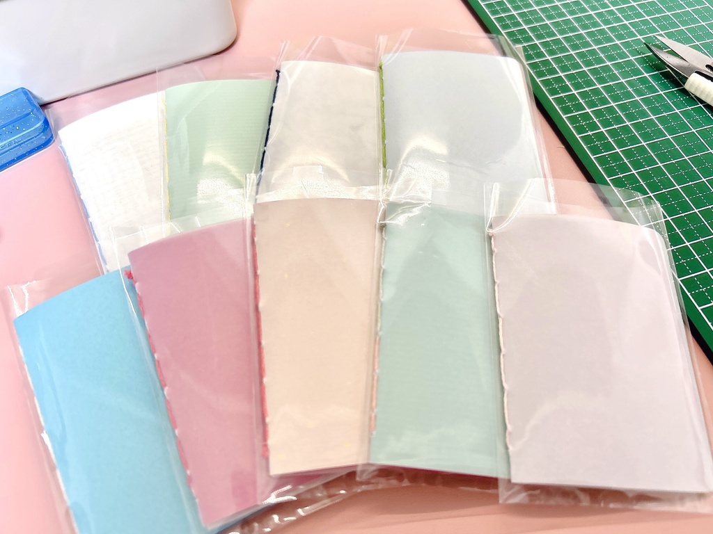 色と質感の組み合わせを楽しむ配色ミニ本