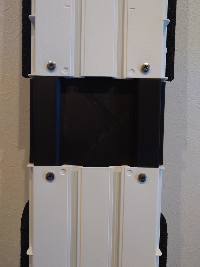 アイリスオーヤマ製 ポータブルクーラー用 窓パネル結合アダプター のSTLデータ