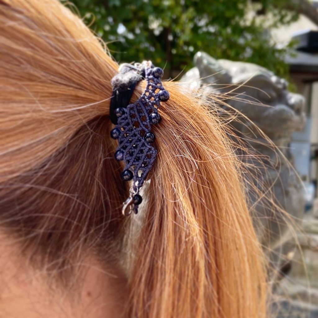 羽根のポニーフック付きマスクバンド