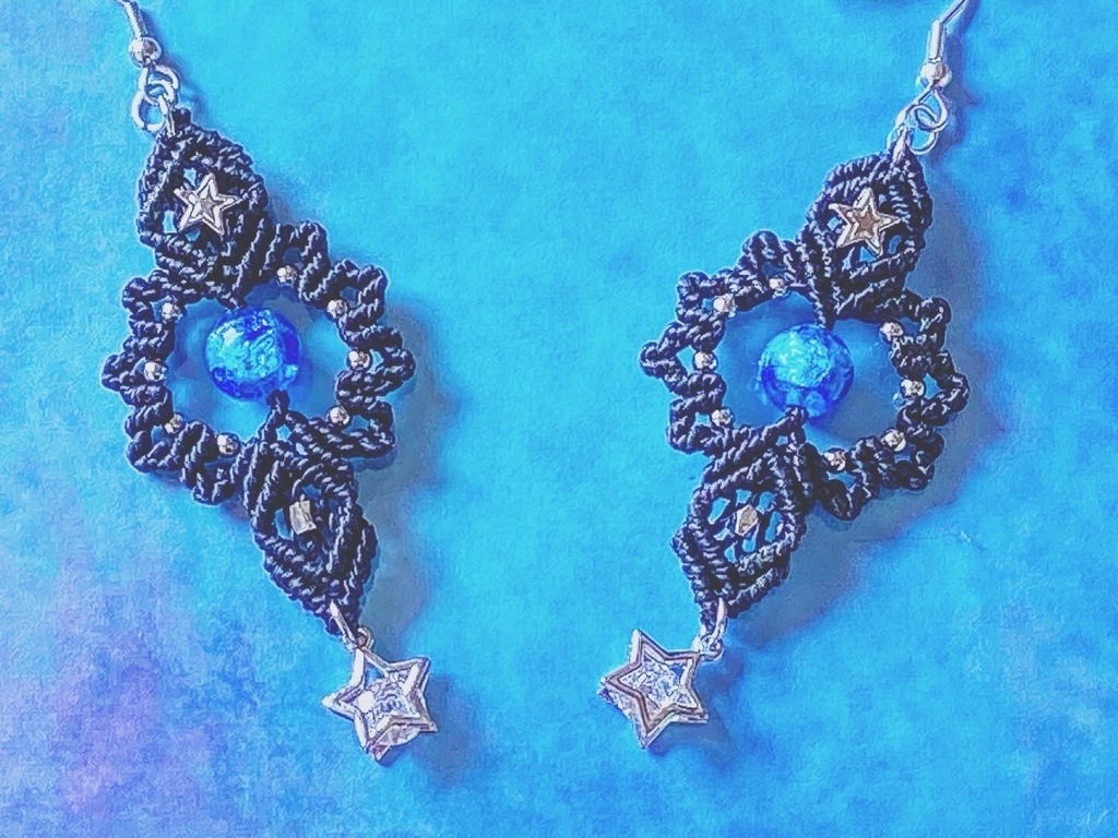 夜空のイヤーアクセサリー