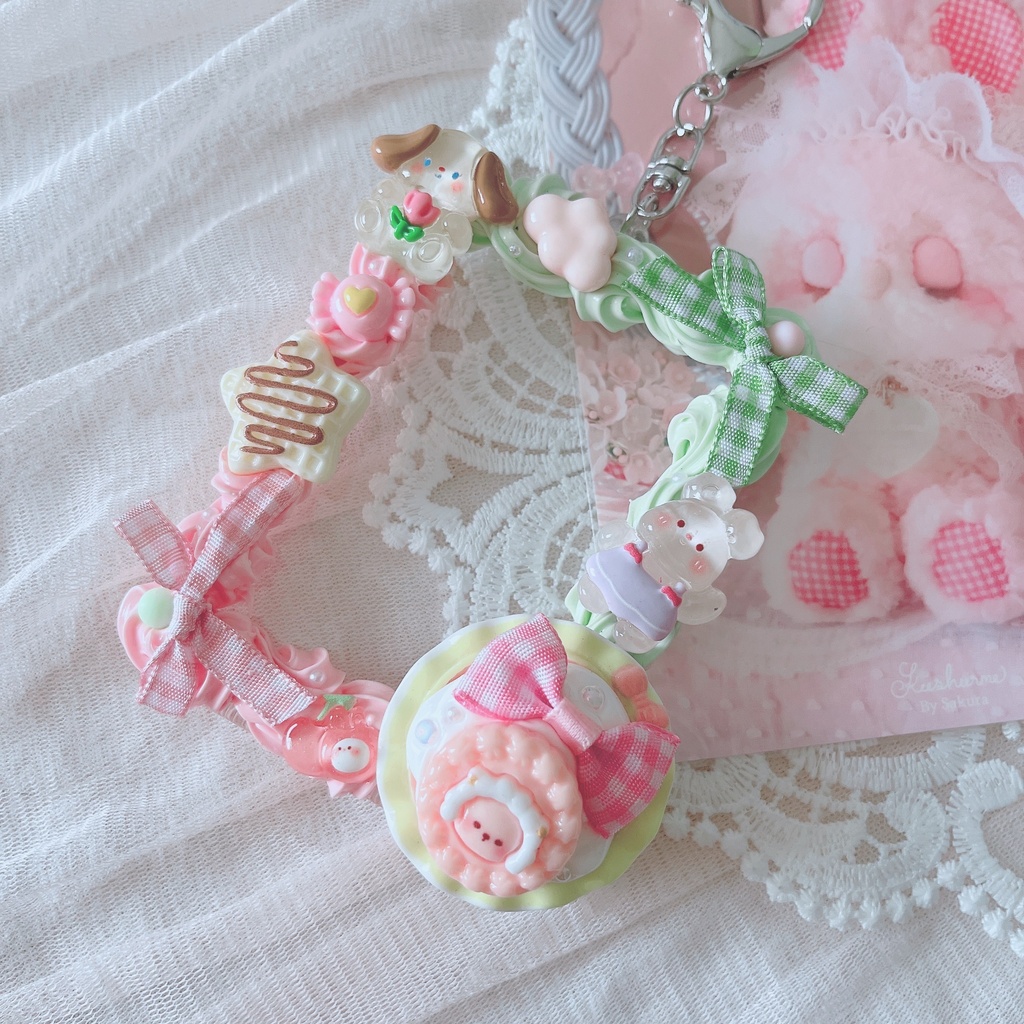 ✧*。スイーツなトレカケースキーホルダー✧*。 ホイップデコ