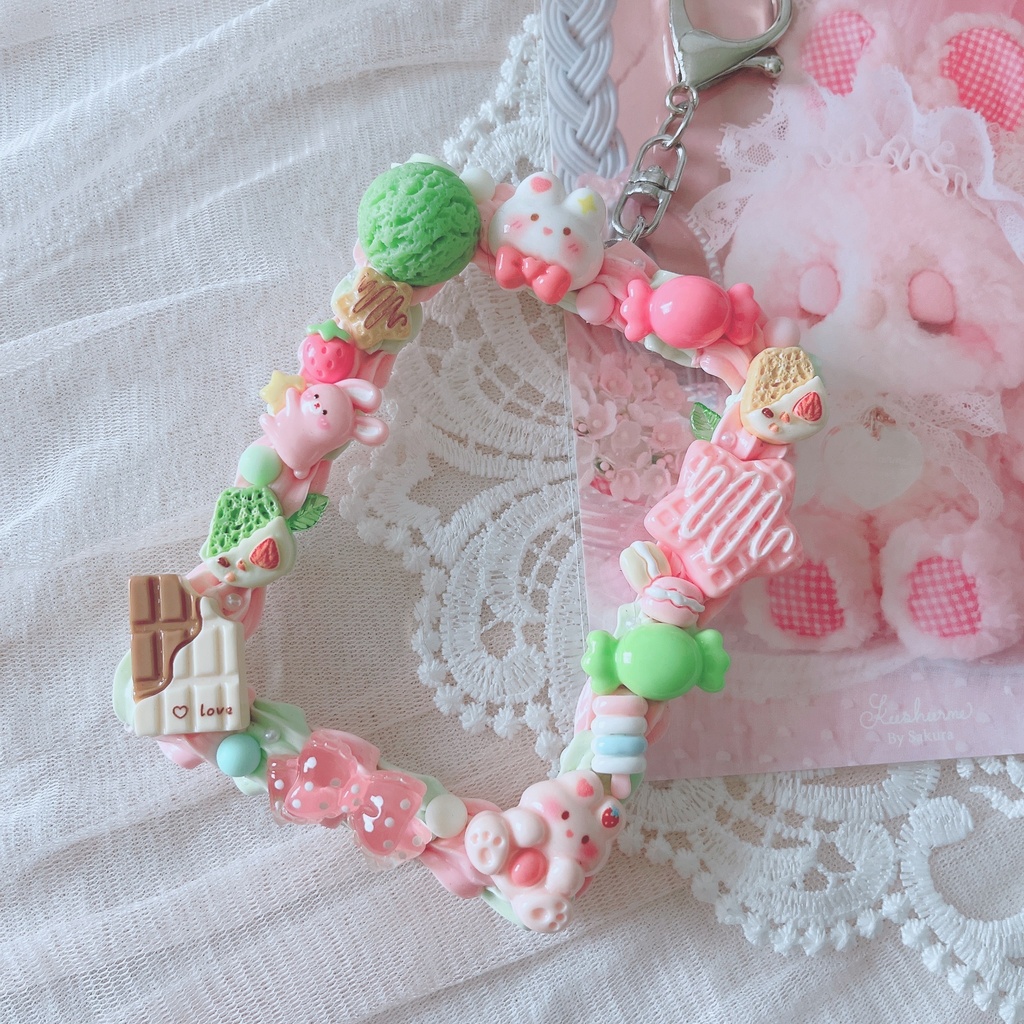 ✧*。スイーツとうさちゃんのフォトキーホルダー✧*。 ホイップデコ