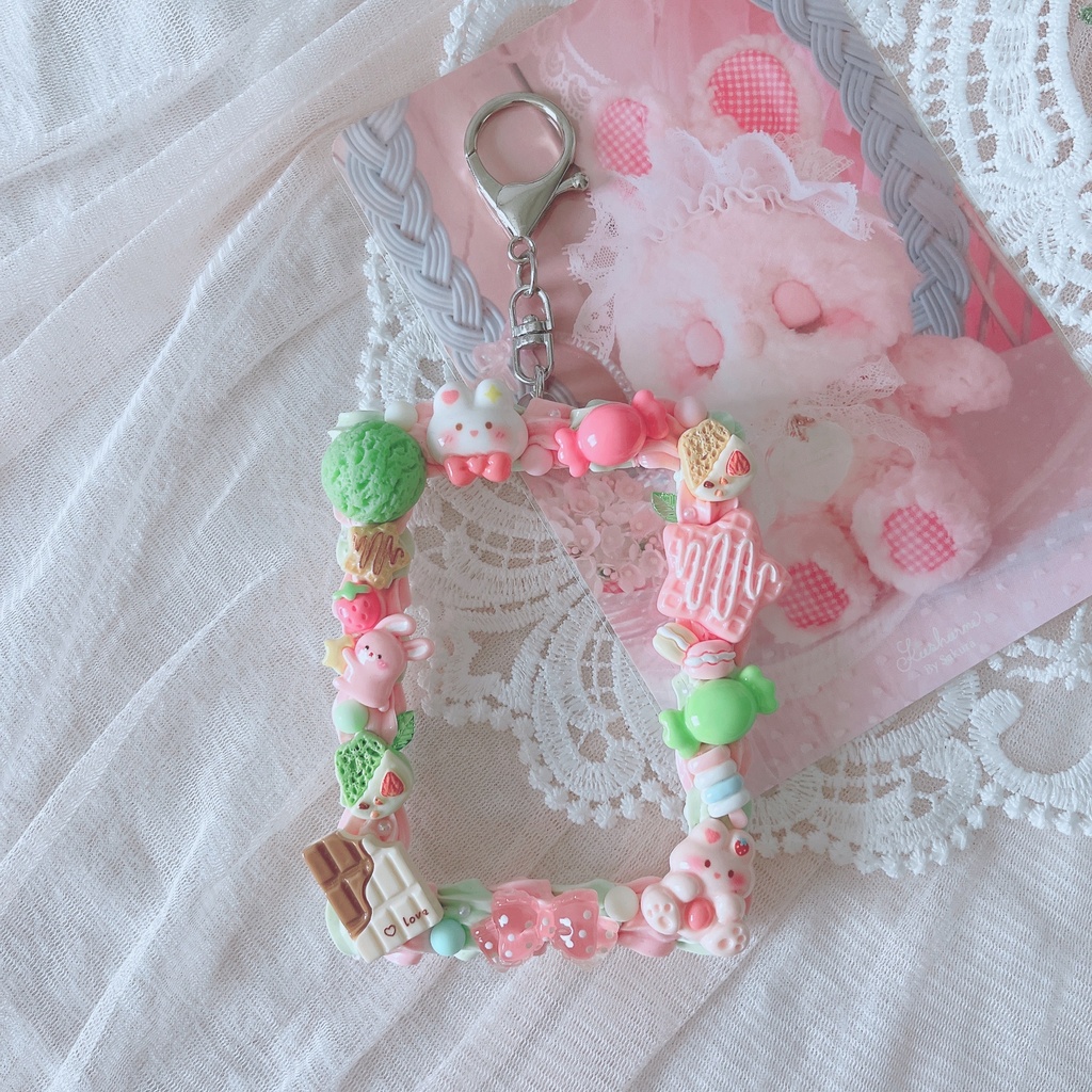 ✧*。スイーツとうさちゃんのフォトキーホルダー✧*。 ホイップデコ