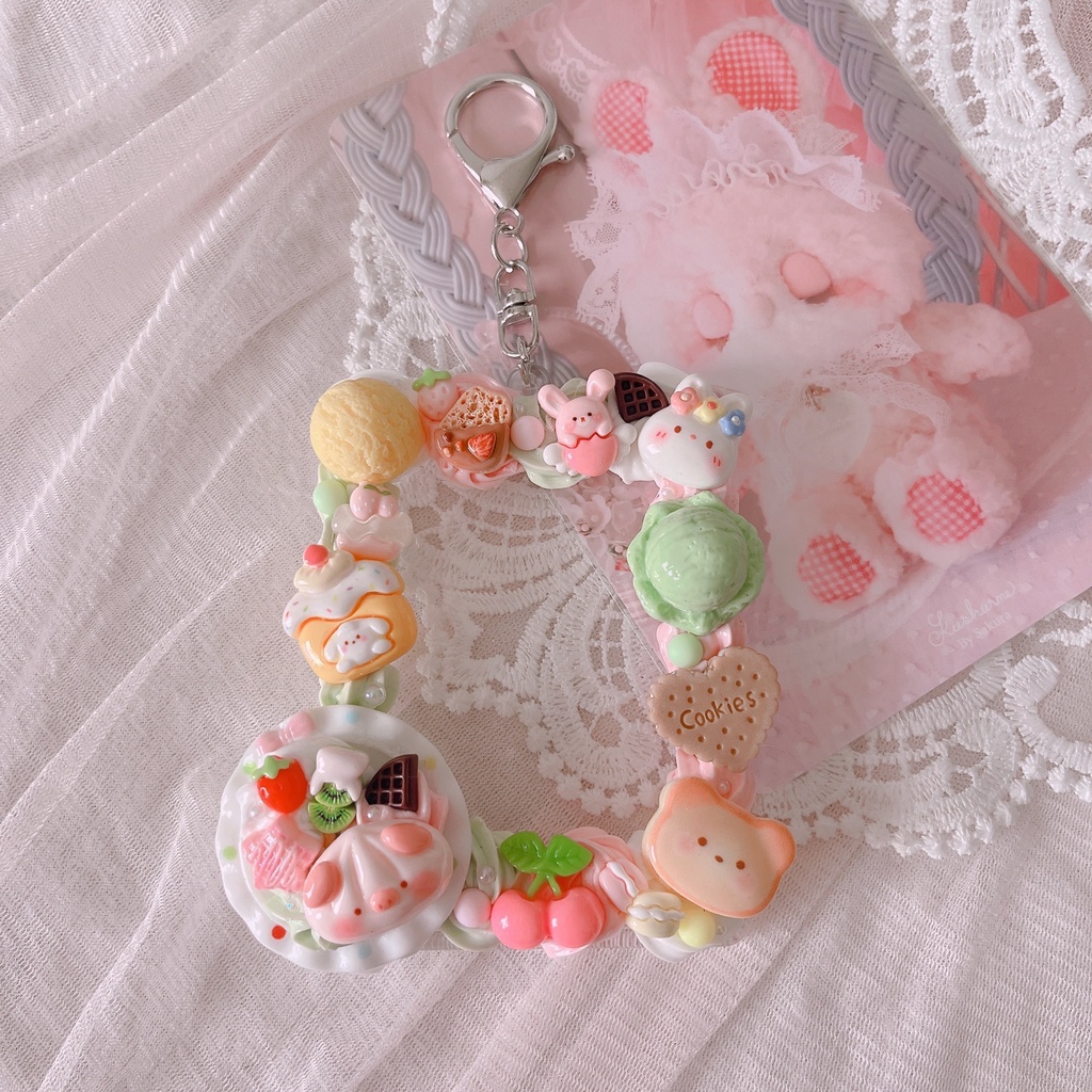 ✧*。ぶーちゃんとスイーツのフォトキーホルダー✧*。 ホイップデコ