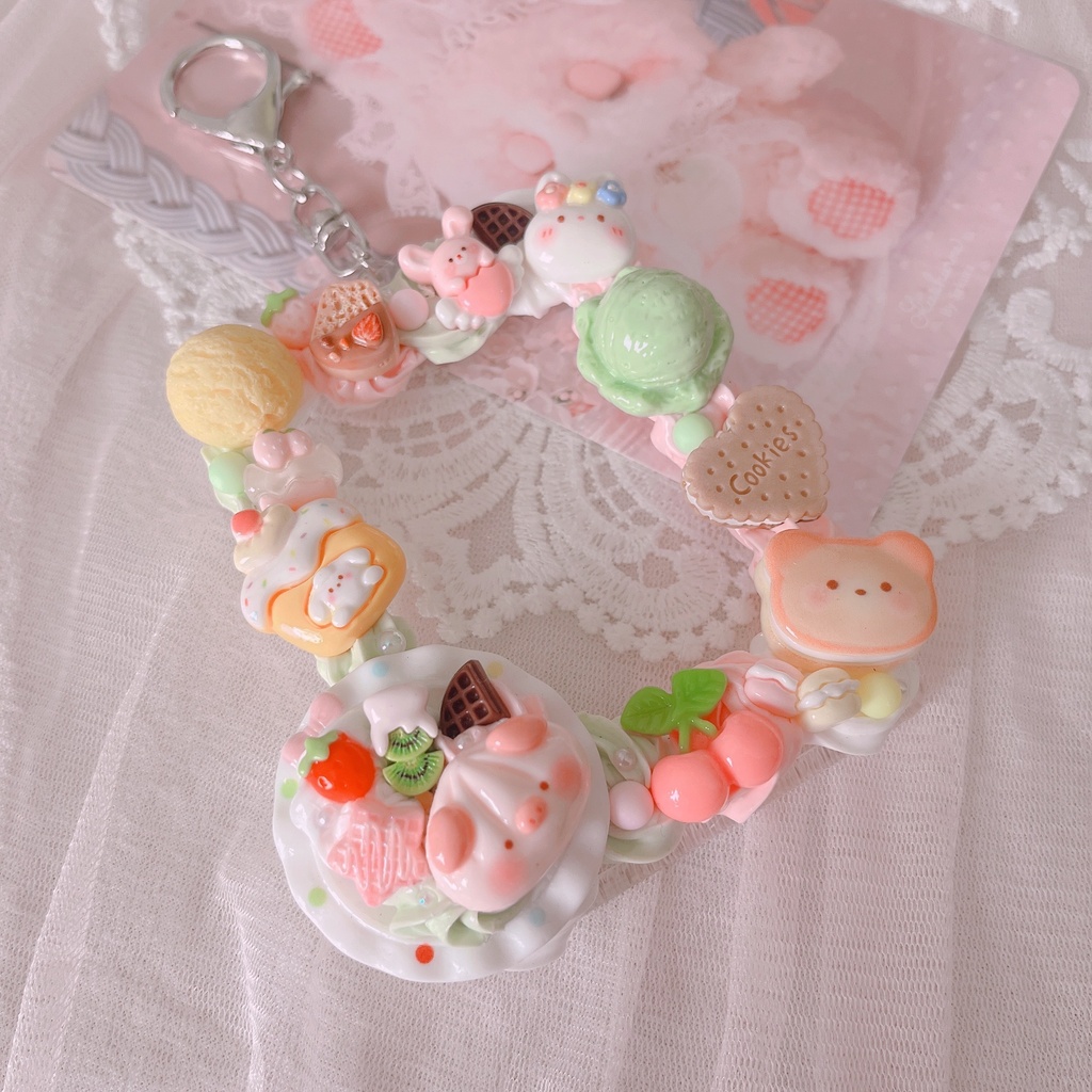 ✧*。ぶーちゃんとスイーツのフォトキーホルダー✧*。 ホイップデコ