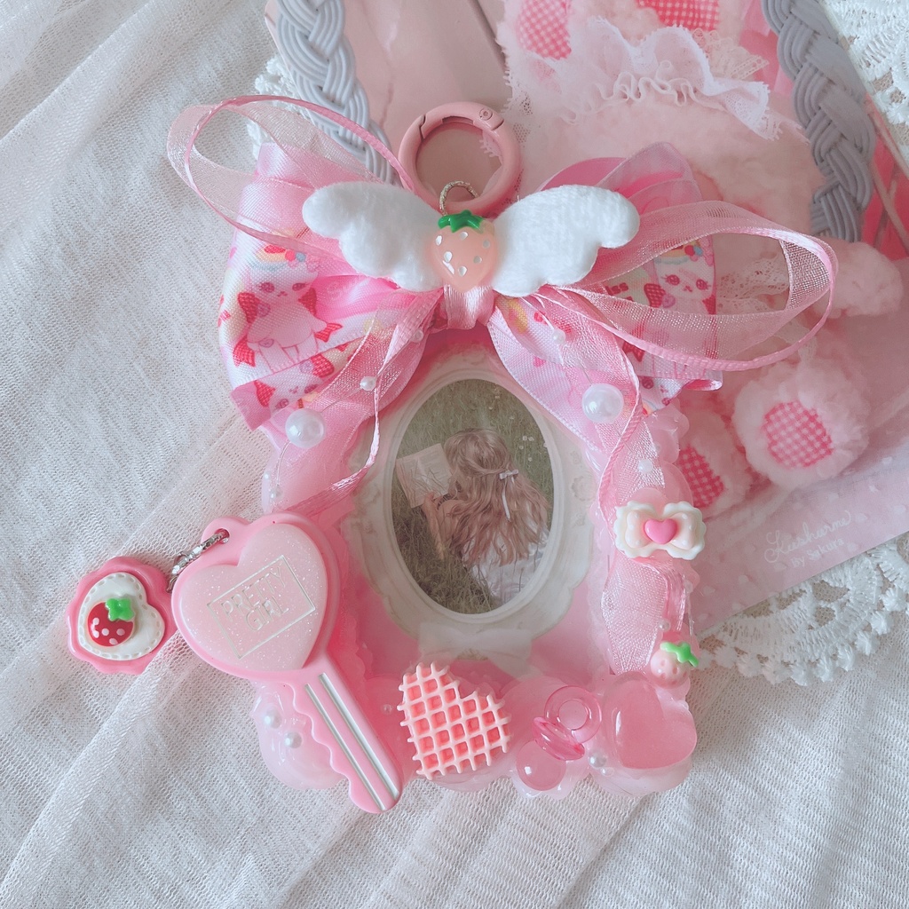 ✧*｡いちごメルヘンなトレカケースキーホルダー✧*｡ ホイップデコ ピンク B8