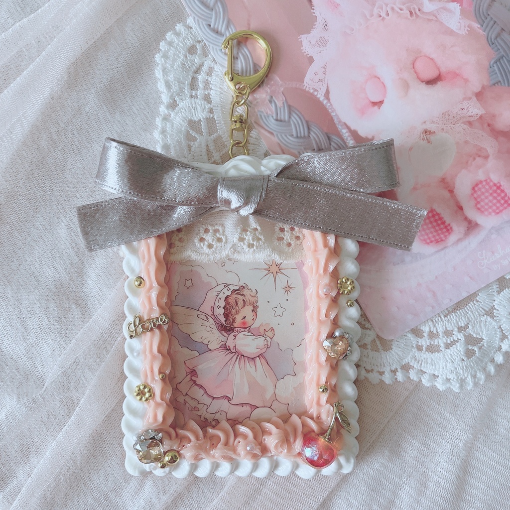 ✧*｡おっきいリボンのトレカケースキーホルダー✧*｡ ホイップデコ B8 