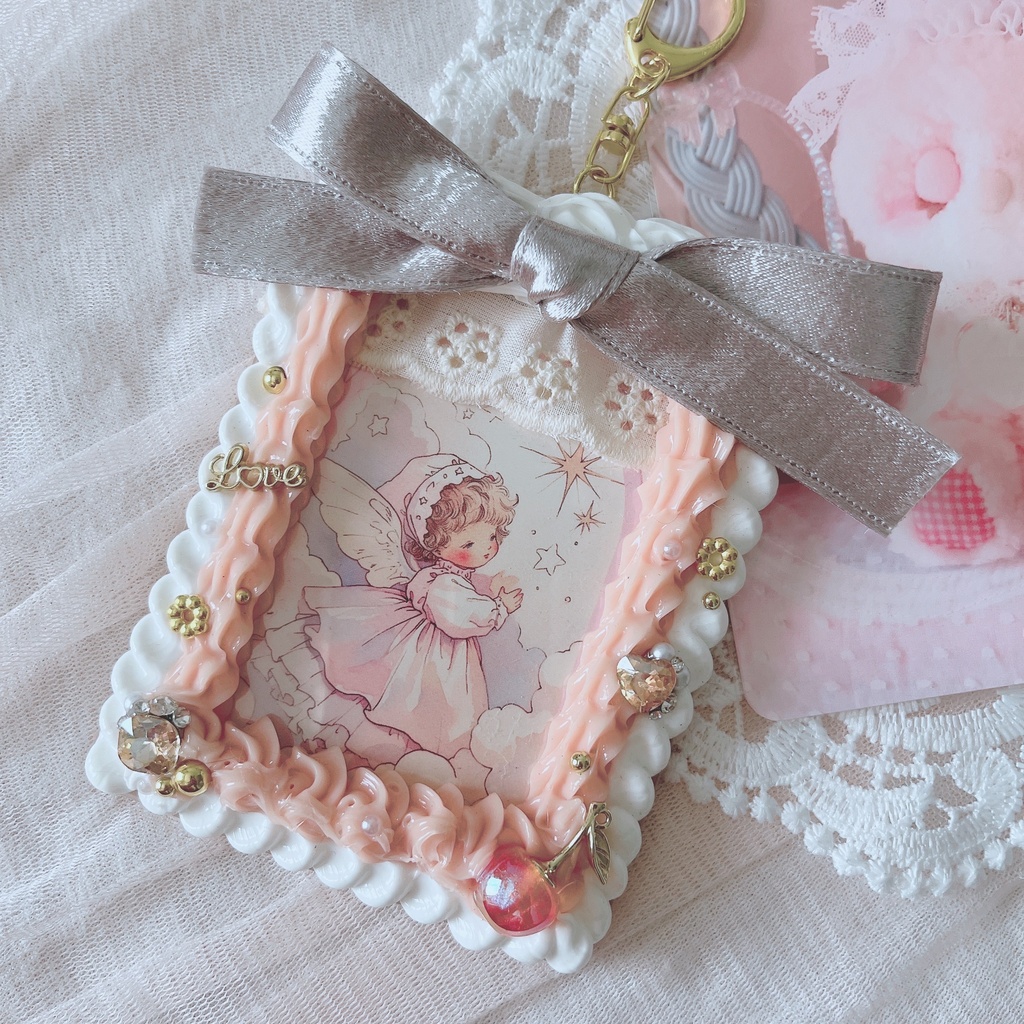 ✧*。おっきいリボンのトレカケースキーホルダー✧*。 ホイップデコ B8
