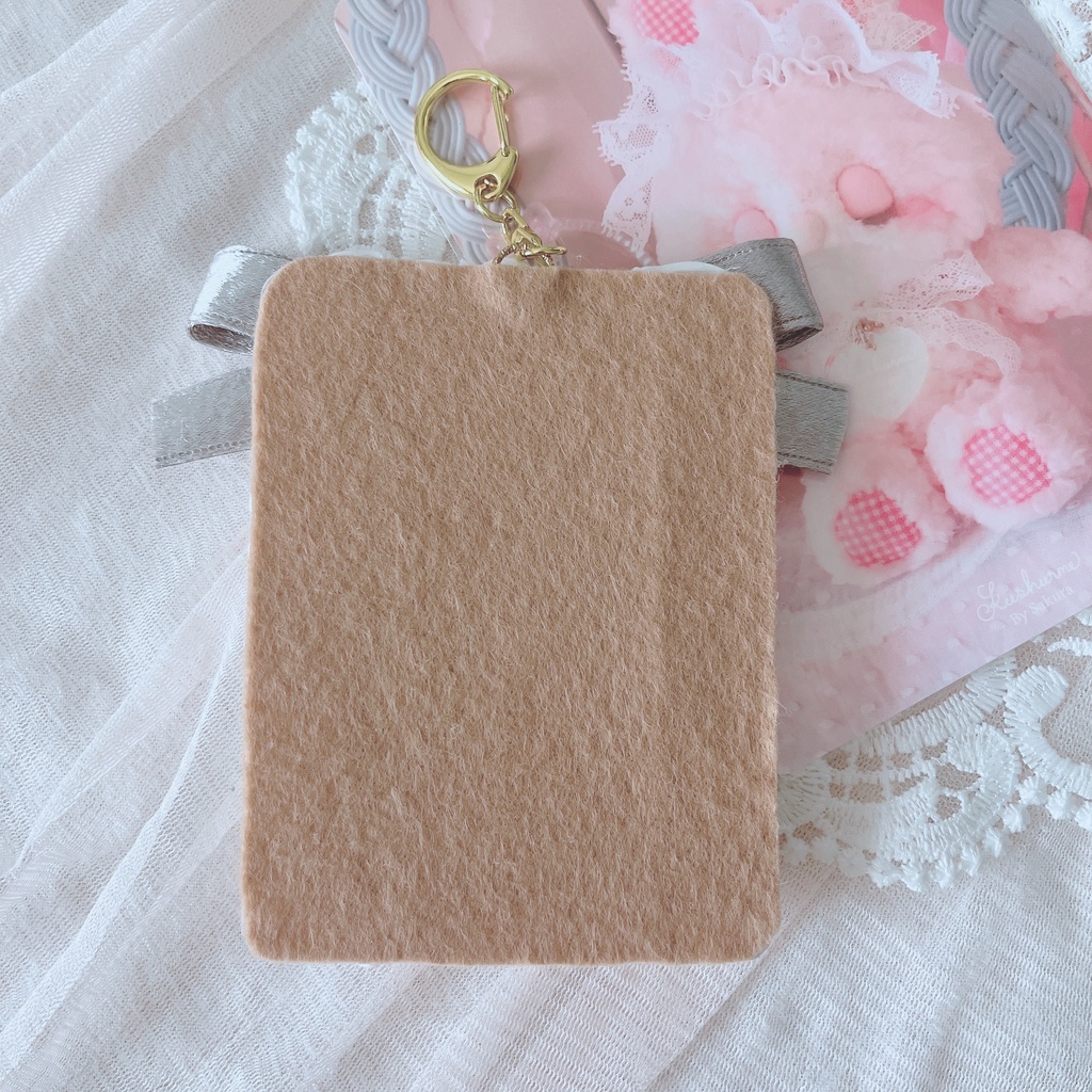 ✧*。おっきいリボンのトレカケースキーホルダー✧*。 ホイップデコ B8