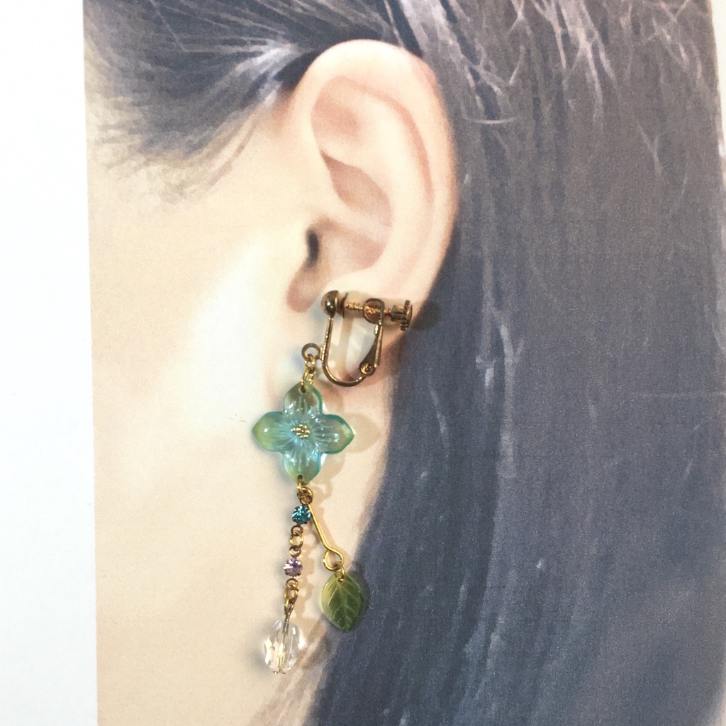 こぼれる花の雨露イヤリング・ピアス