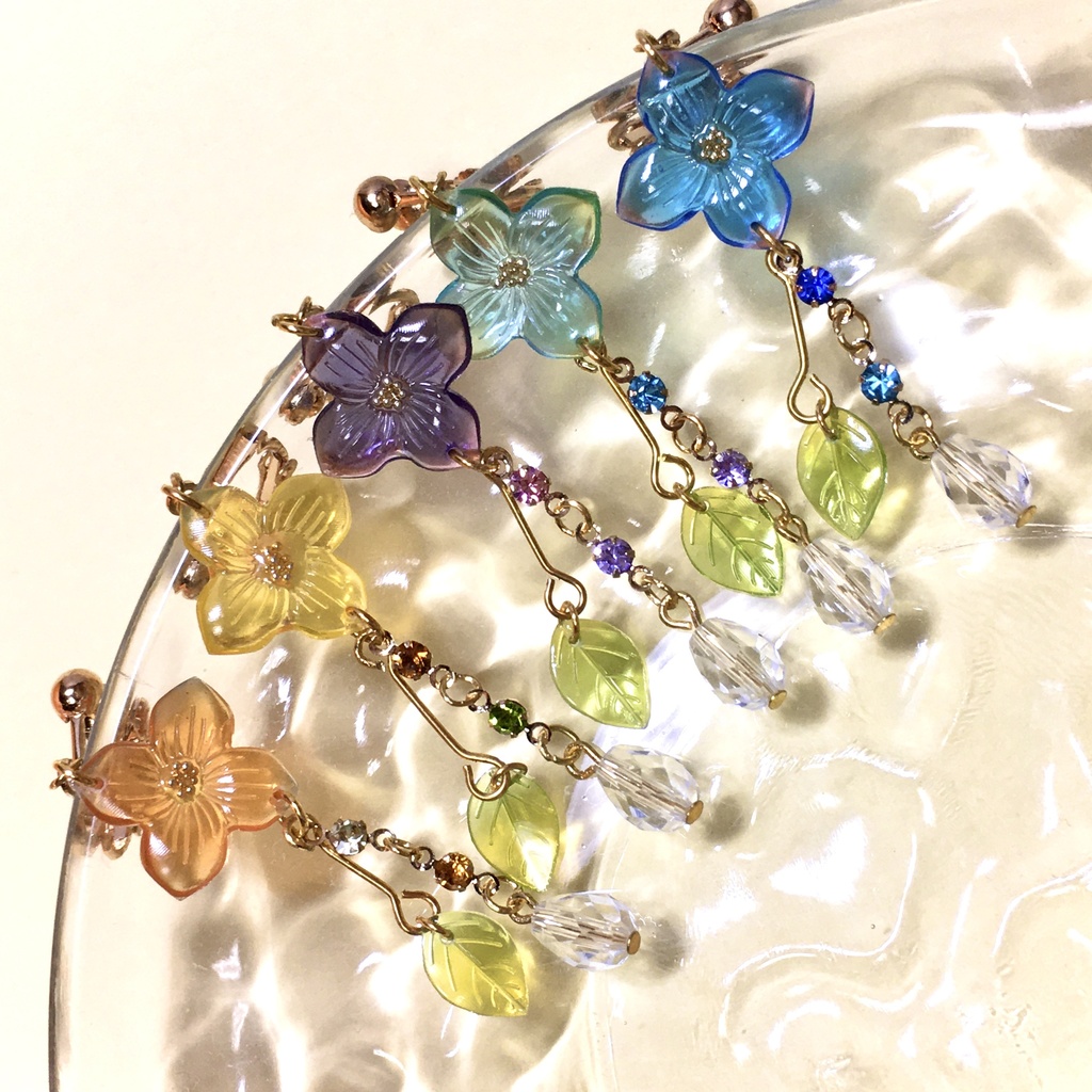 こぼれる花の雨露イヤリング・ピアス