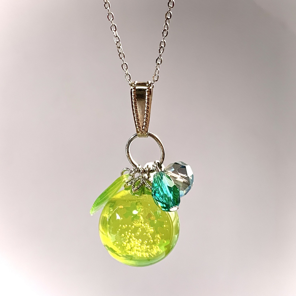 【アレルギー対応】まんまる青りんごのビーズ付きネックレス