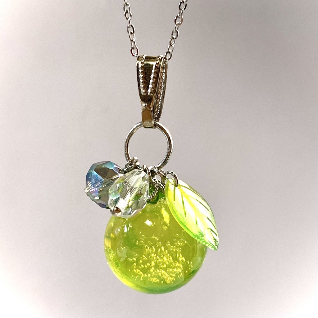 【アレルギー対応】まんまる青りんごのビーズ付きネックレス