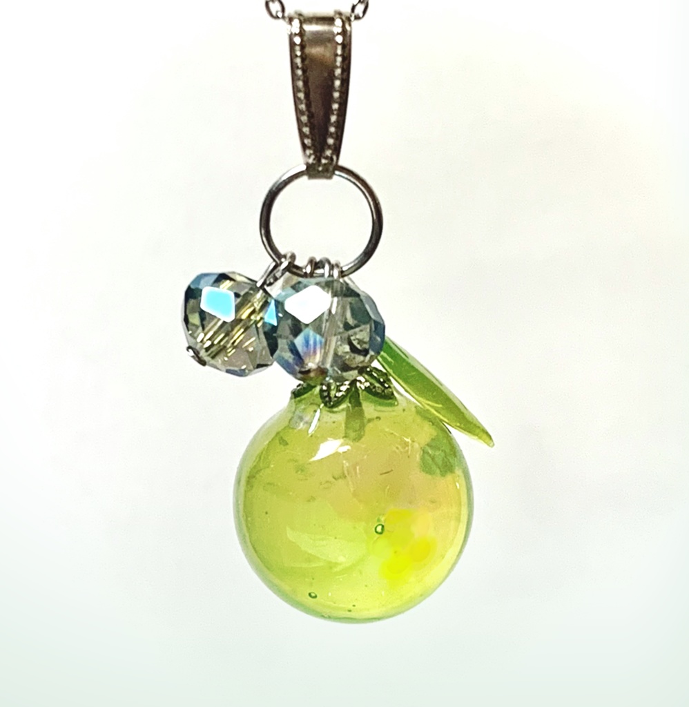 まんまる青りんごのビーズ付きキーホルダー