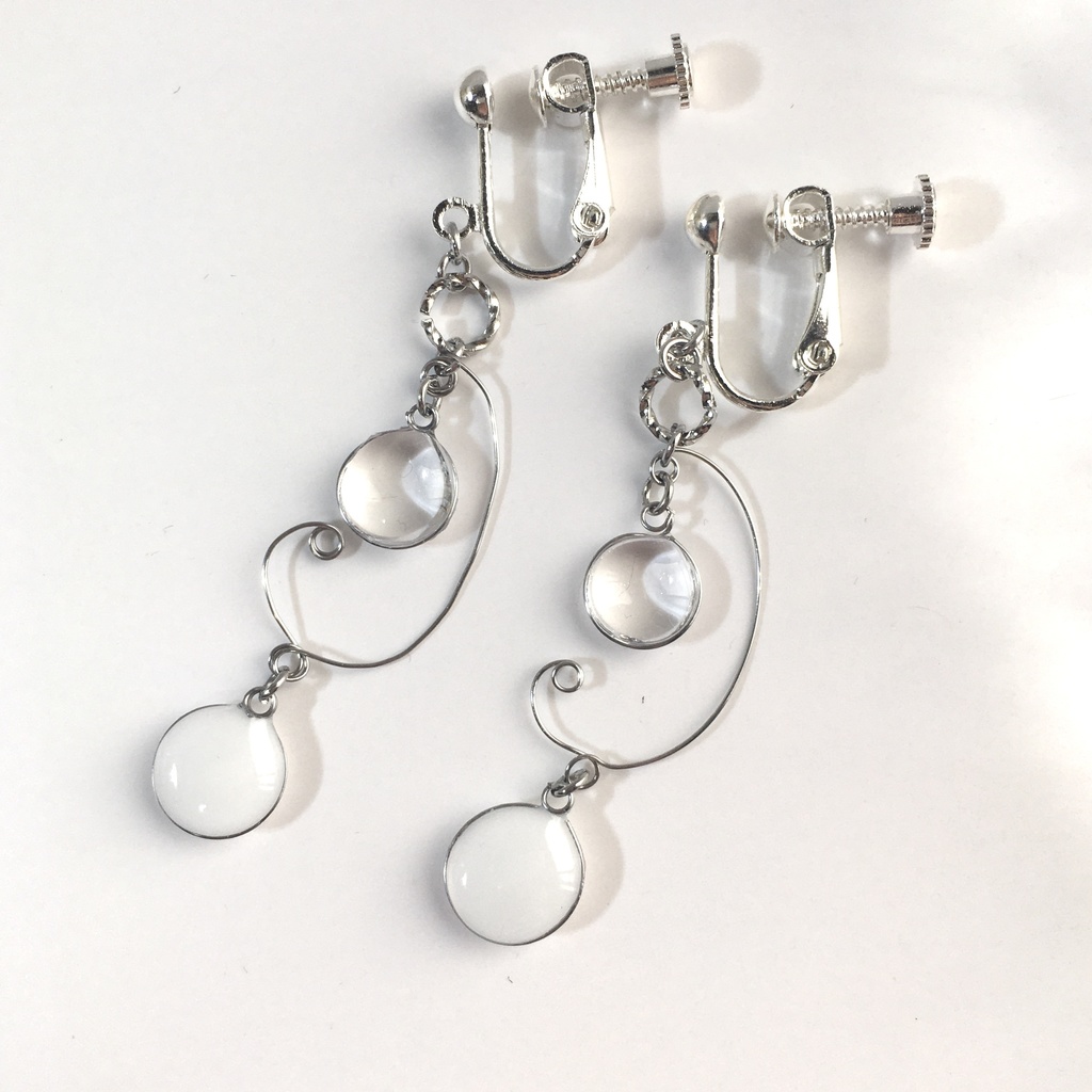 透きとおる水滴イヤリング・ピアス