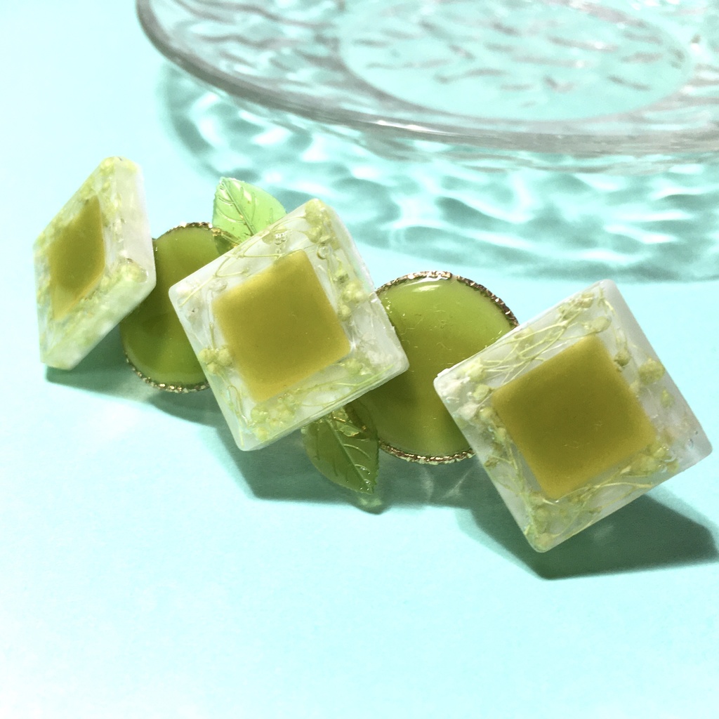 オリーブグリーンのリーフバレッタ 8cm