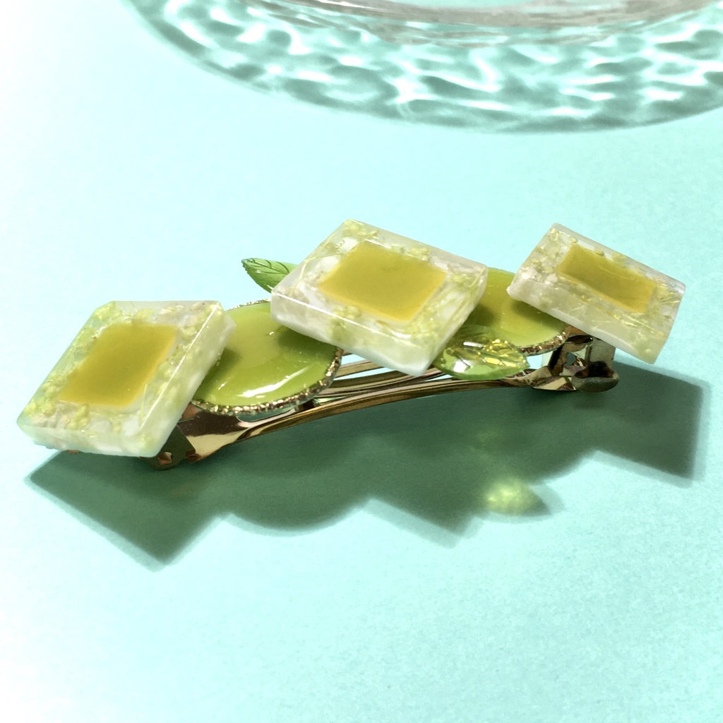 オリーブグリーンのリーフバレッタ 8cm