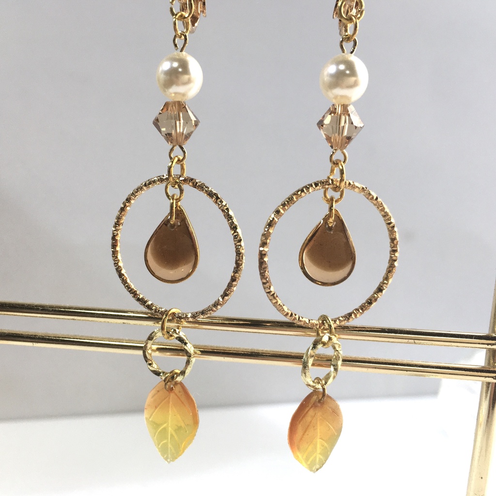 秋風の吹く落ち葉フープイヤリング・ピアス