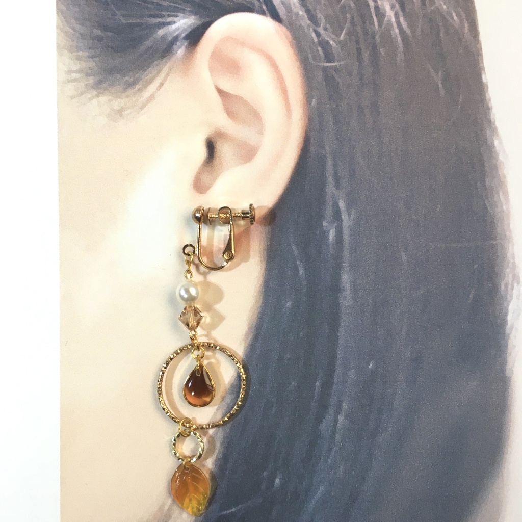 秋風の吹く落ち葉フープイヤリング・ピアス