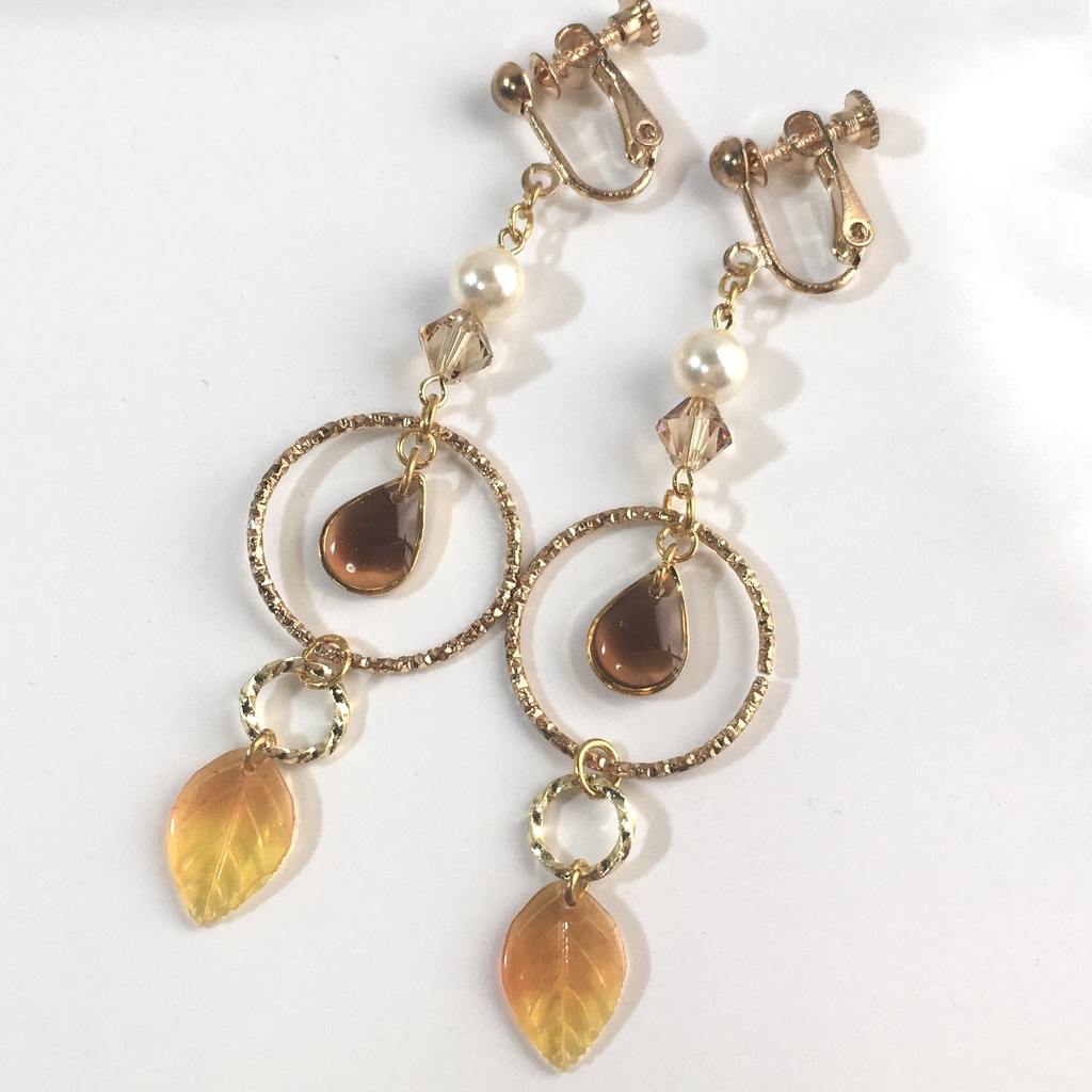 秋風の吹く落ち葉フープイヤリング・ピアス