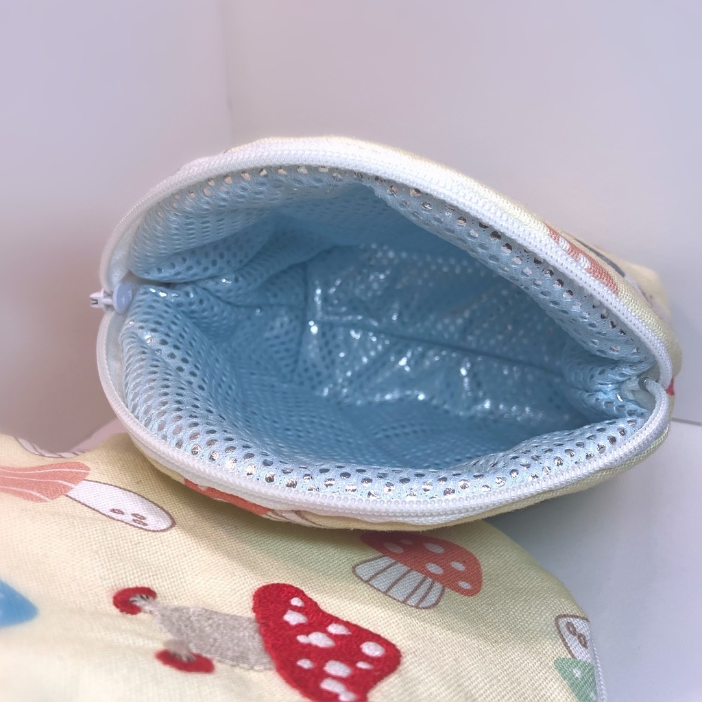 歩き茸の保冷ポーチ