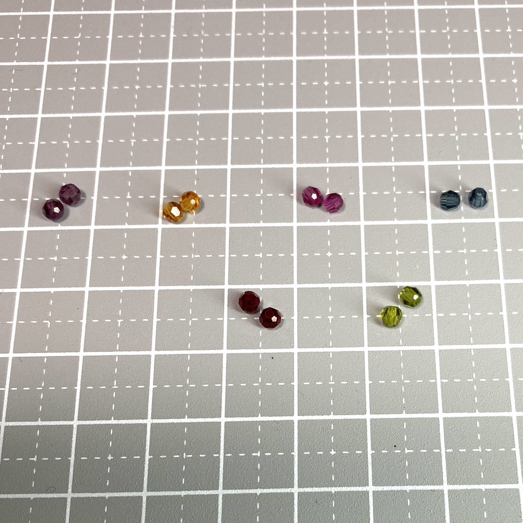 ペアカラーのイヤリング/ピアス(ゴールドカラー)