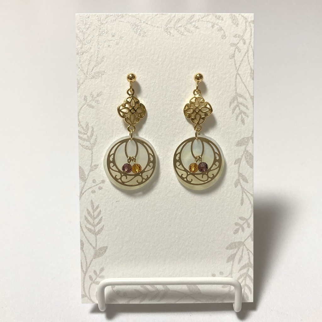 ペアカラーのイヤリング/ピアス(ゴールドカラー)