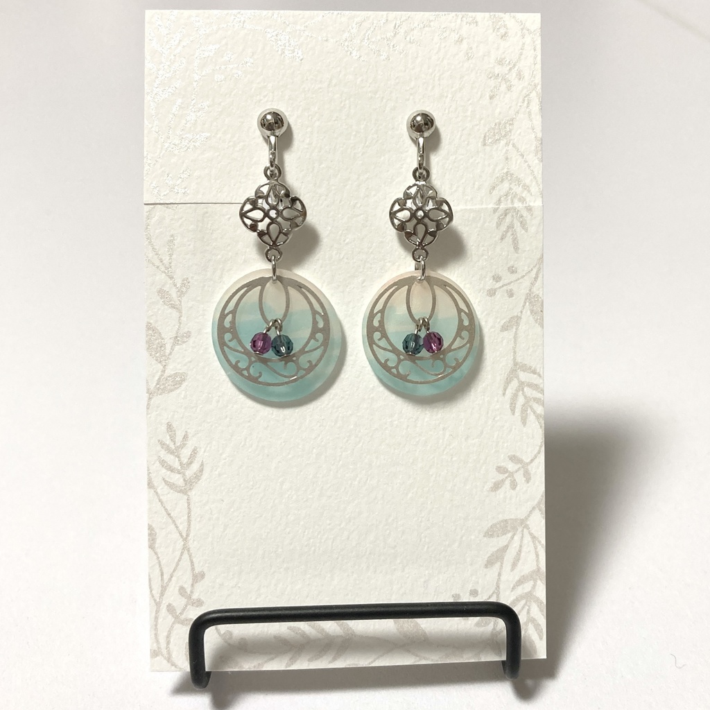 ペアカラーのイヤリング/ピアス(シルバーカラー)