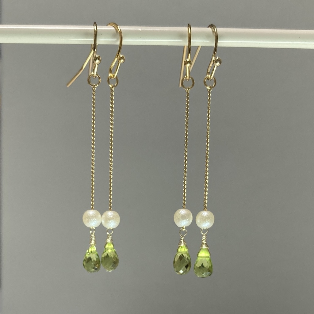 天然石とシュガーパールのピアス / イヤークリップ（黄緑）