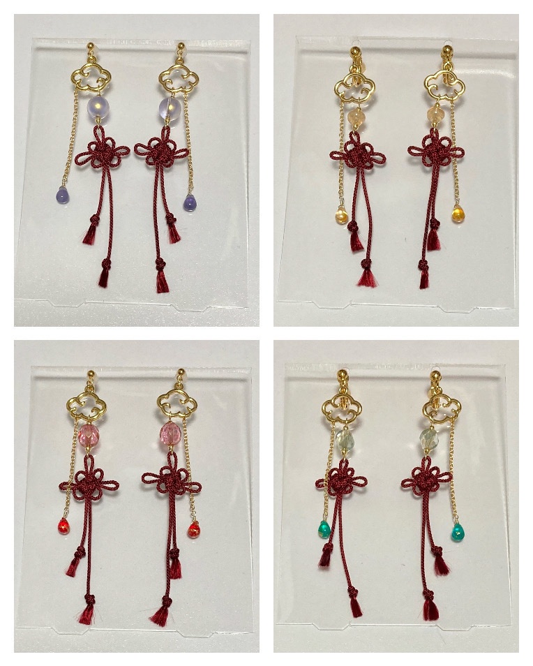 菊結び・雲・ドロップの揺れるピアス / イヤリング（ゴールドカラー）