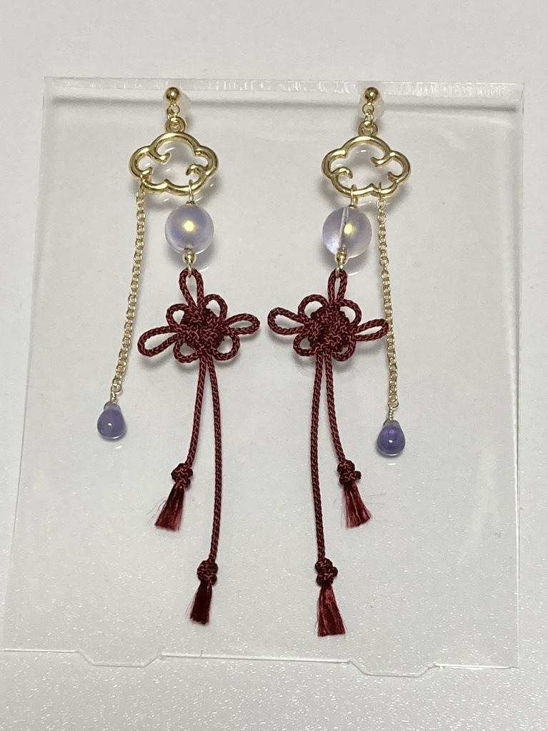 菊結び・雲・ドロップの揺れるピアス / イヤリング(ゴールドカラー)