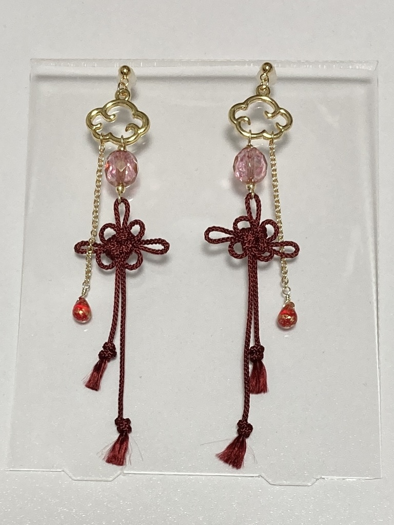 菊結び・雲・ドロップの揺れるピアス / イヤリング(ゴールドカラー)