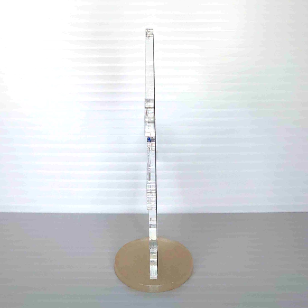 何でも紹介してくれるクマノミちゃんアクリルスタンド