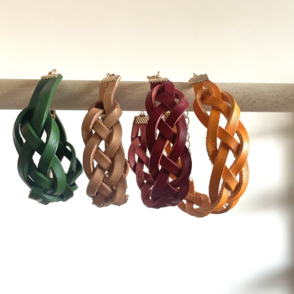 平紐カラフルレザーブレスレット(フリーサイズ)/お色組み合わせ指定ください