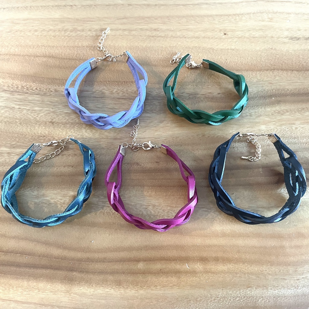 平紐カラフルレザーブレスレット(フリーサイズ)/お色組み合わせ指定ください