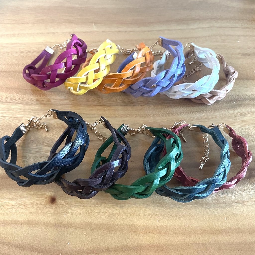 平紐カラフルレザーブレスレット(フリーサイズ)/お色組み合わせ指定ください