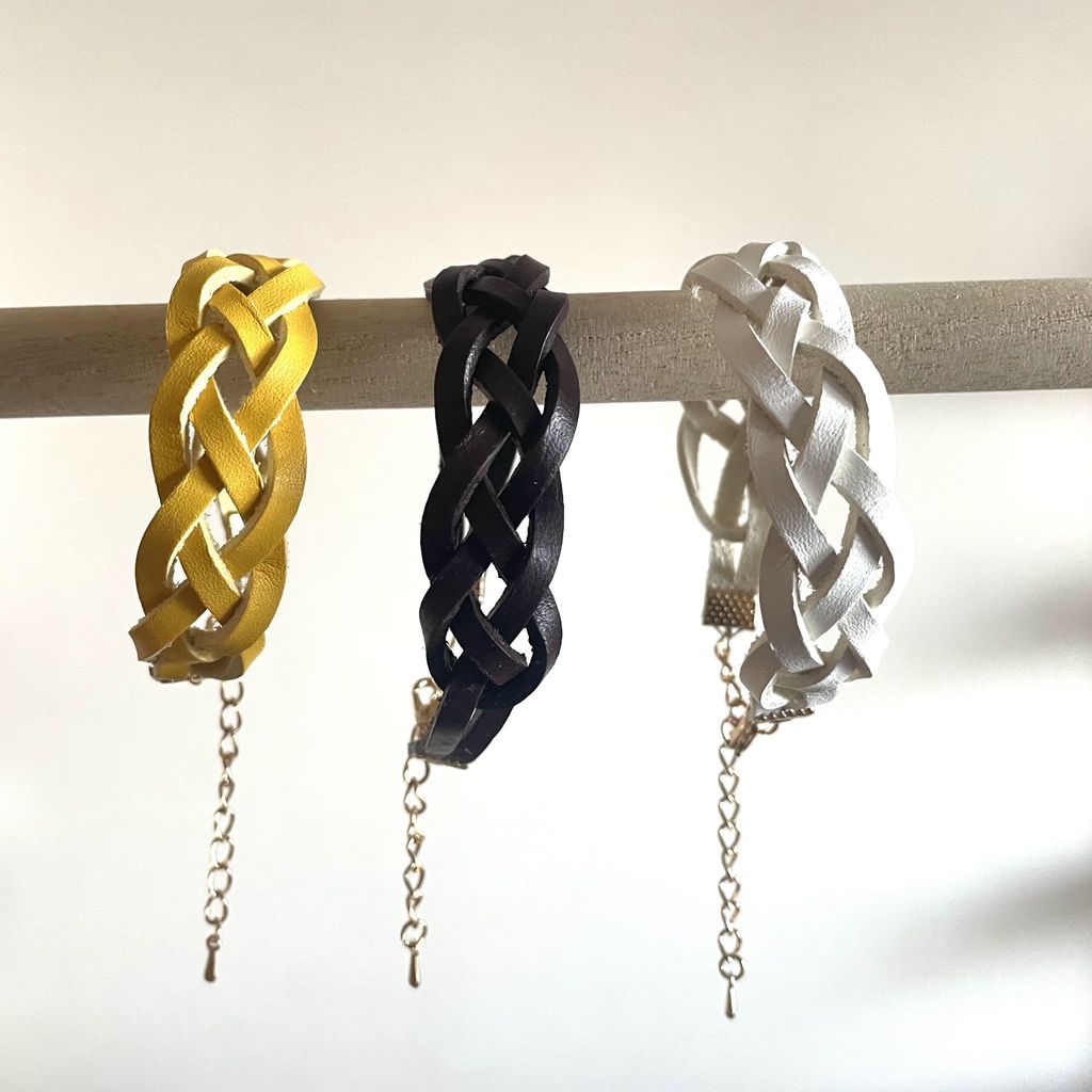 平紐カラフルレザーブレスレット(フリーサイズ)/お色組み合わせ指定ください