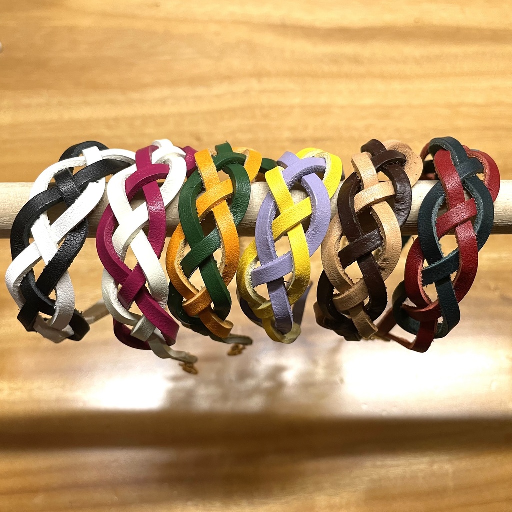 平紐カラフルレザーブレスレット(フリーサイズ)/お色組み合わせ指定ください