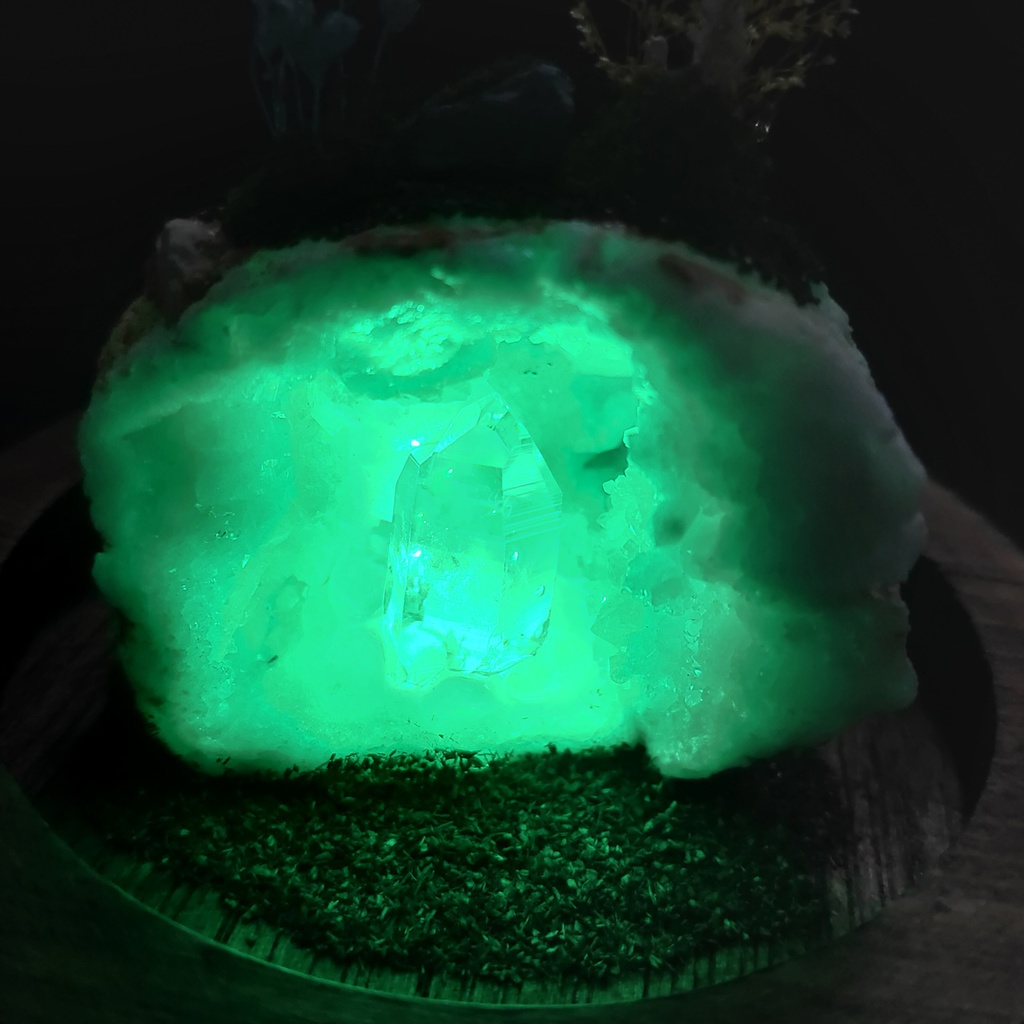 鉱物ランプ・ジオード水晶『輝星石の洞窟』中・10パターン切替点灯