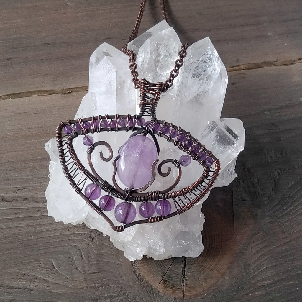 扇型のネックレス(アメジスト)