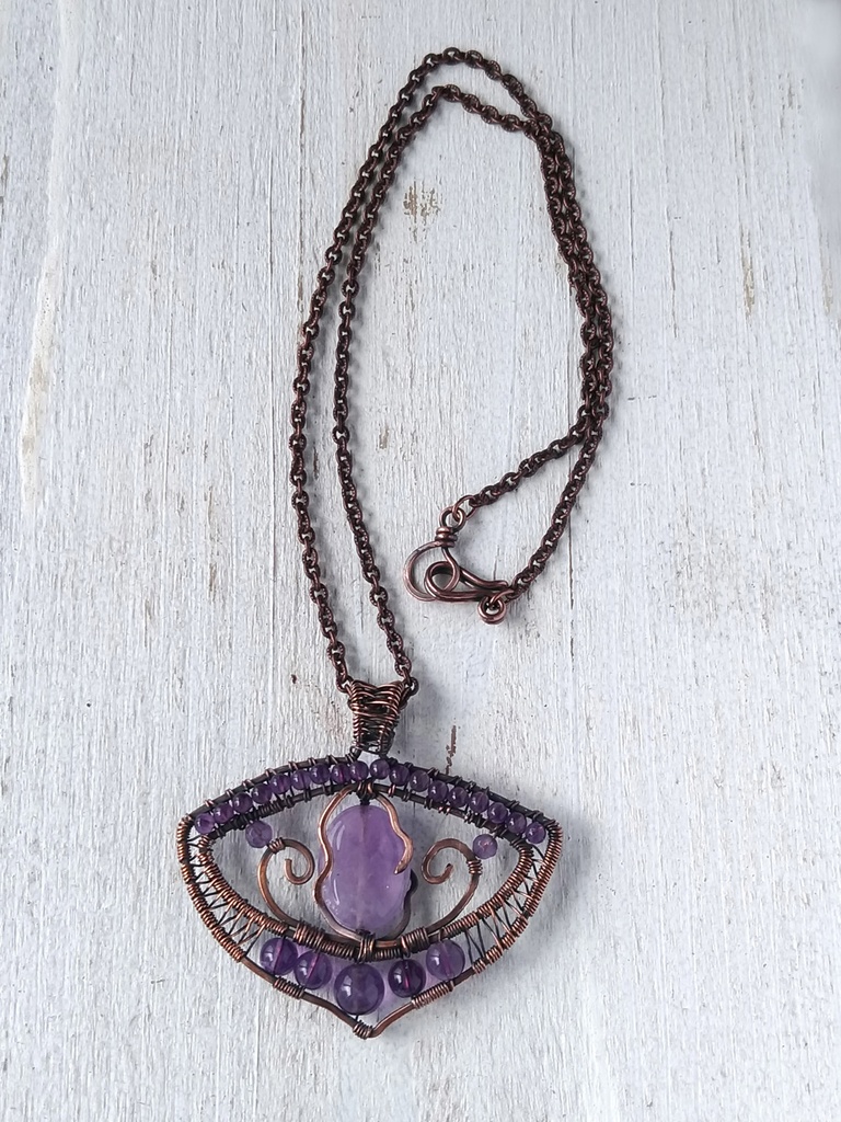 扇型のネックレス(アメジスト)