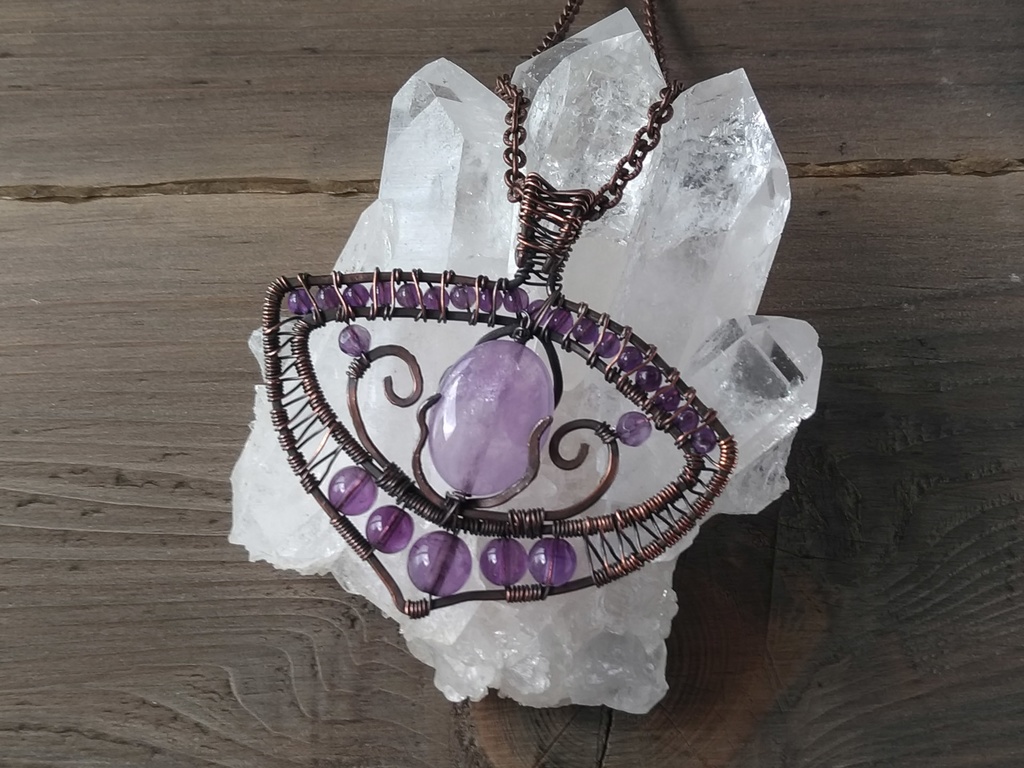 扇型のネックレス(アメジスト)