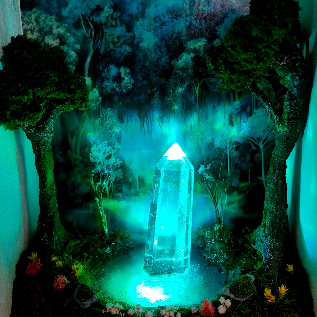鉱物ランプ・箱型『結晶の森の泉』水晶・リモコン切替点灯