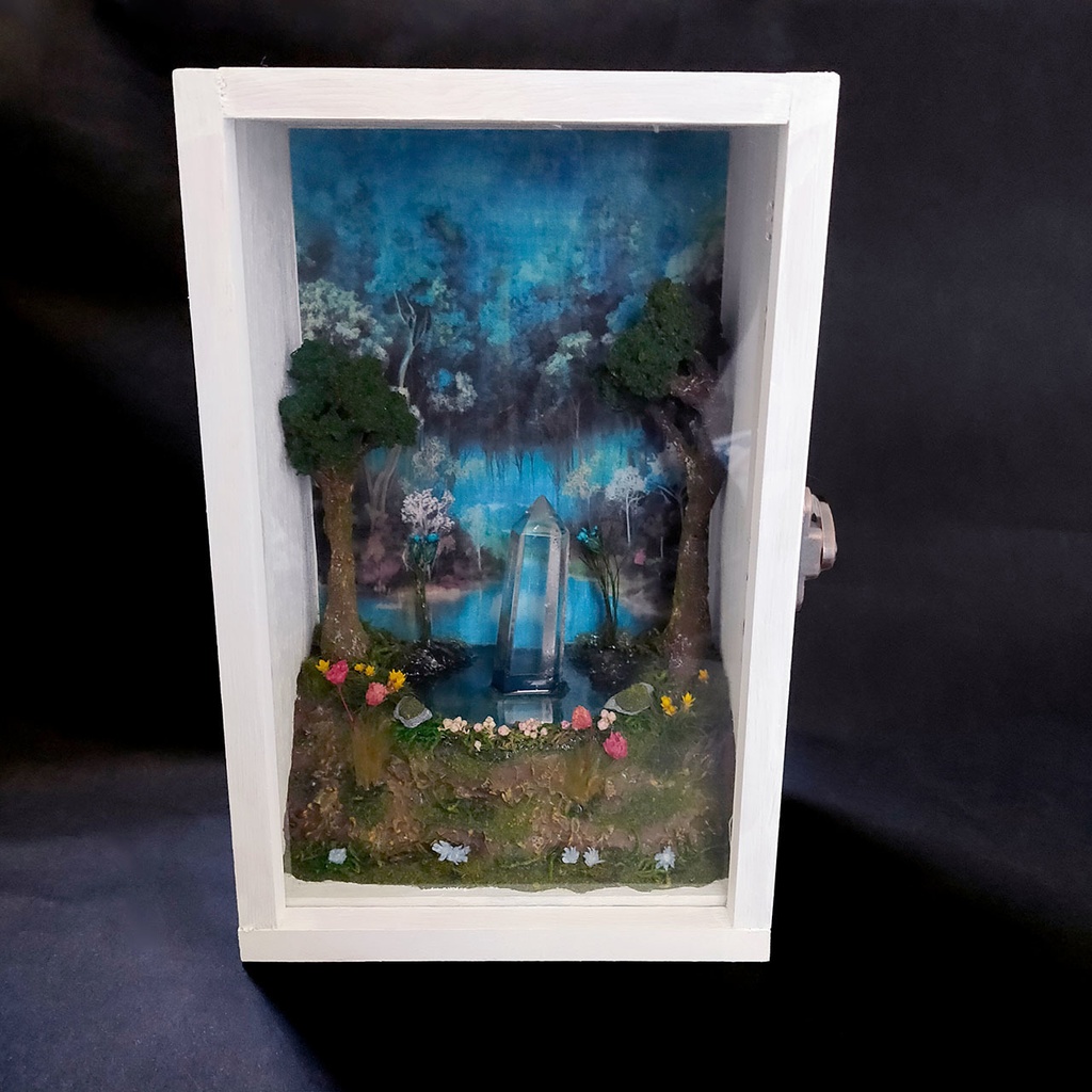 鉱物ランプ・箱型『結晶の森の泉』水晶・リモコン切替点灯