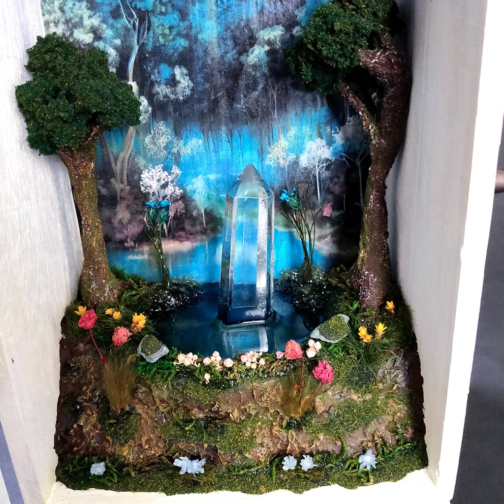 鉱物ランプ・箱型『結晶の森の泉』水晶・リモコン切替点灯