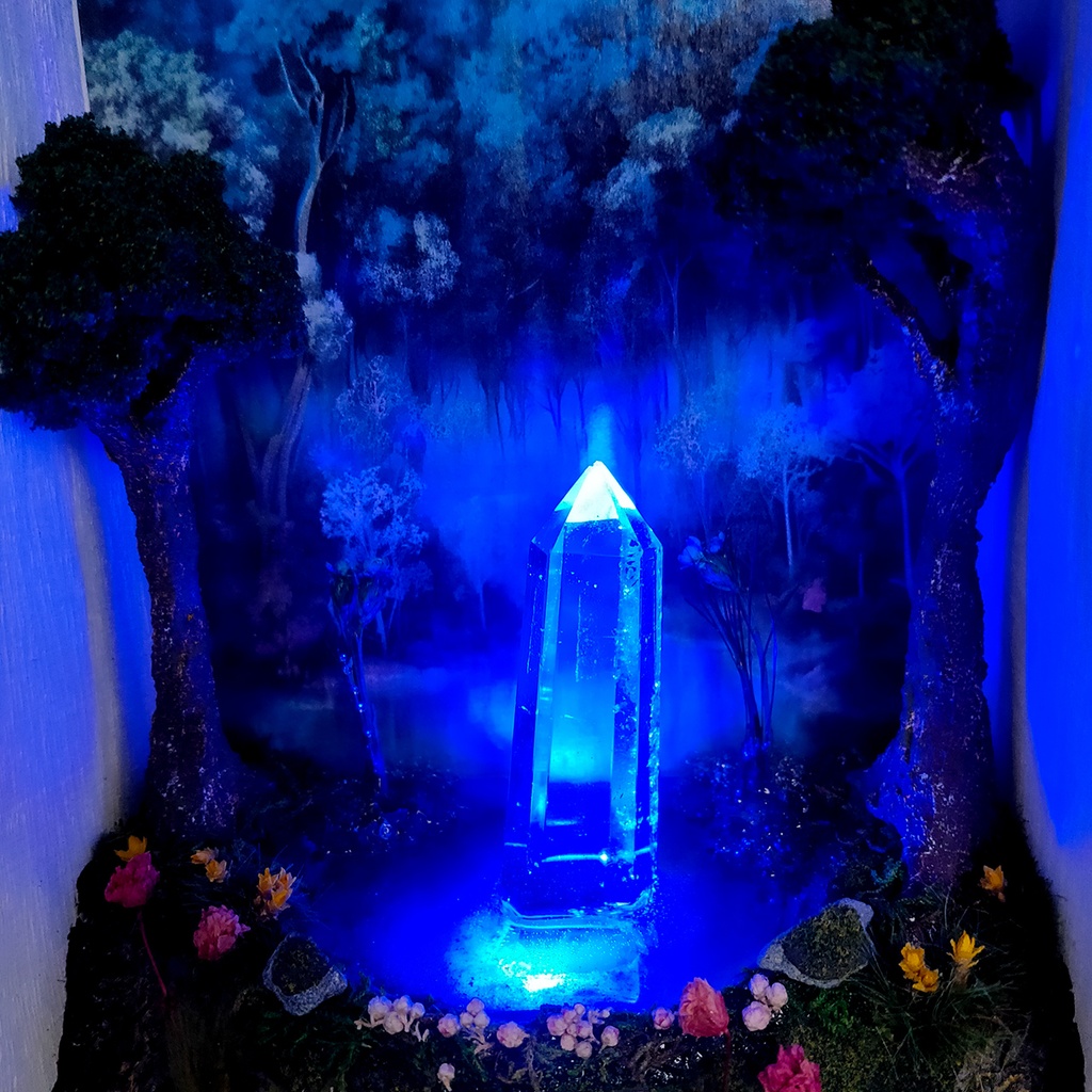 鉱物ランプ・箱型『結晶の森の泉』水晶・リモコン切替点灯