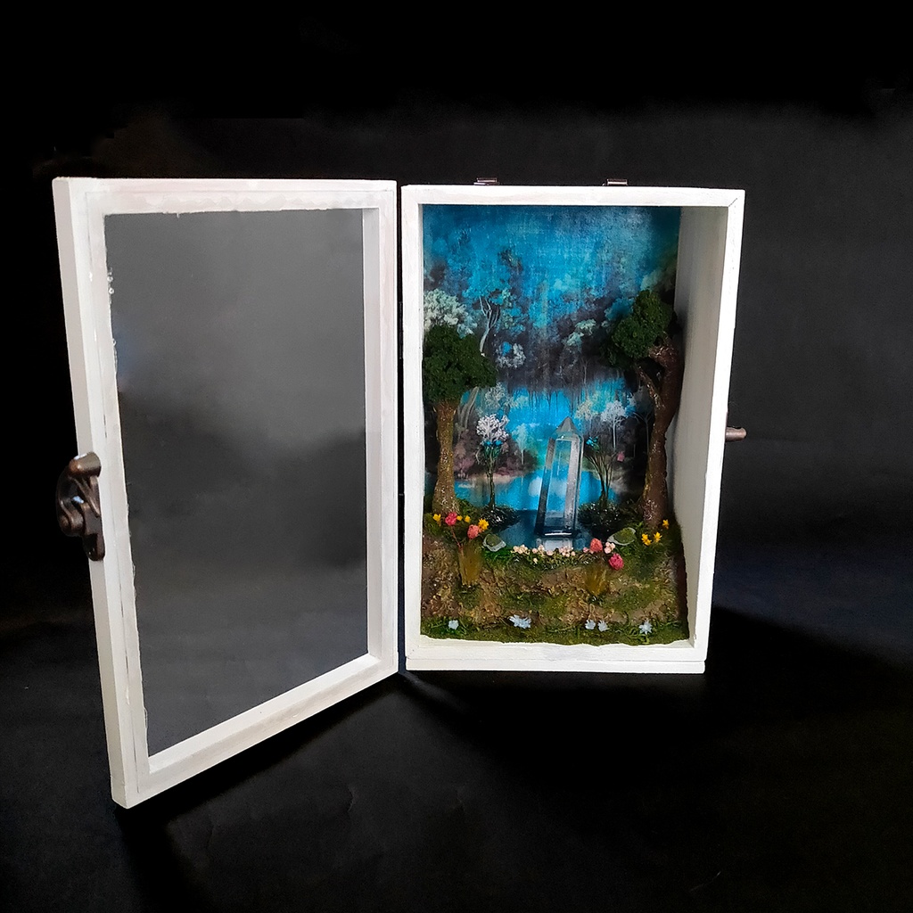 鉱物ランプ・箱型『結晶の森の泉』水晶・リモコン切替点灯