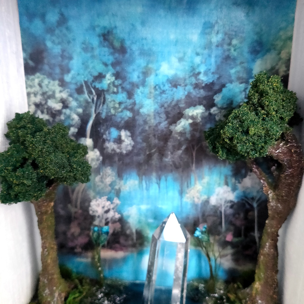 鉱物ランプ・箱型『結晶の森の泉』水晶・リモコン切替点灯