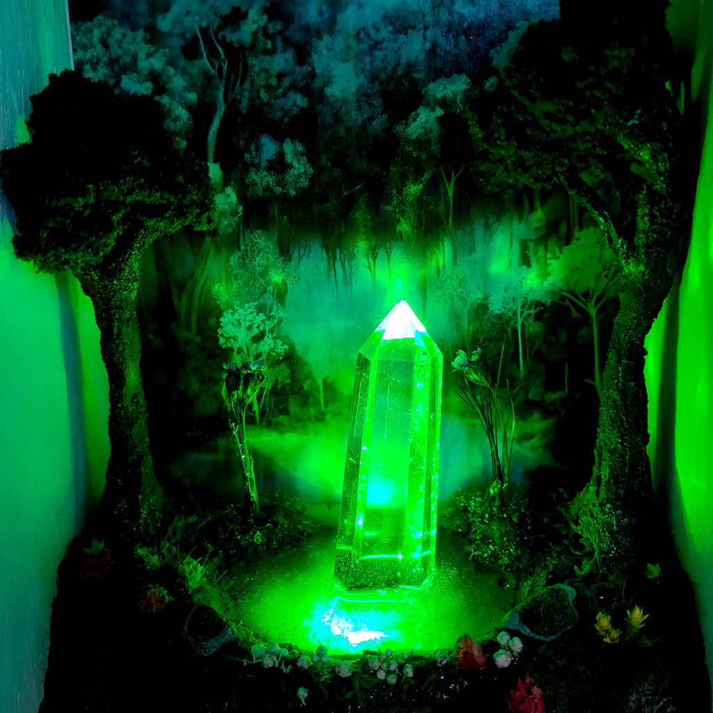 鉱物ランプ・箱型『結晶の森の泉』水晶・リモコン切替点灯